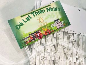 Hanger dây nhựa treo sản phẩm Đà Lạt Nature quảng cáo